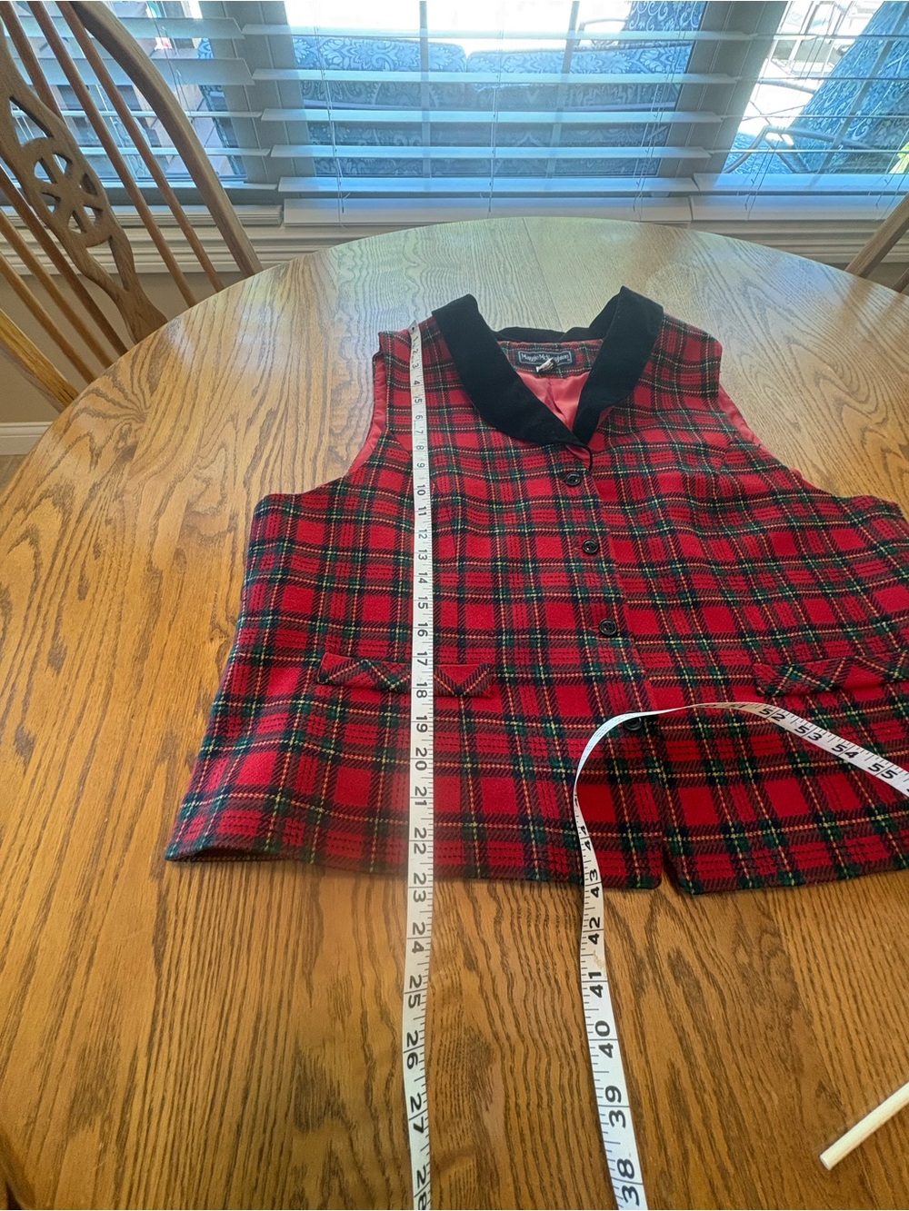 Vintage 80’s Maggie McNaughton Red Plaid Wool Vest Black Velvet Collar Size 16W - Picture 3 of 7